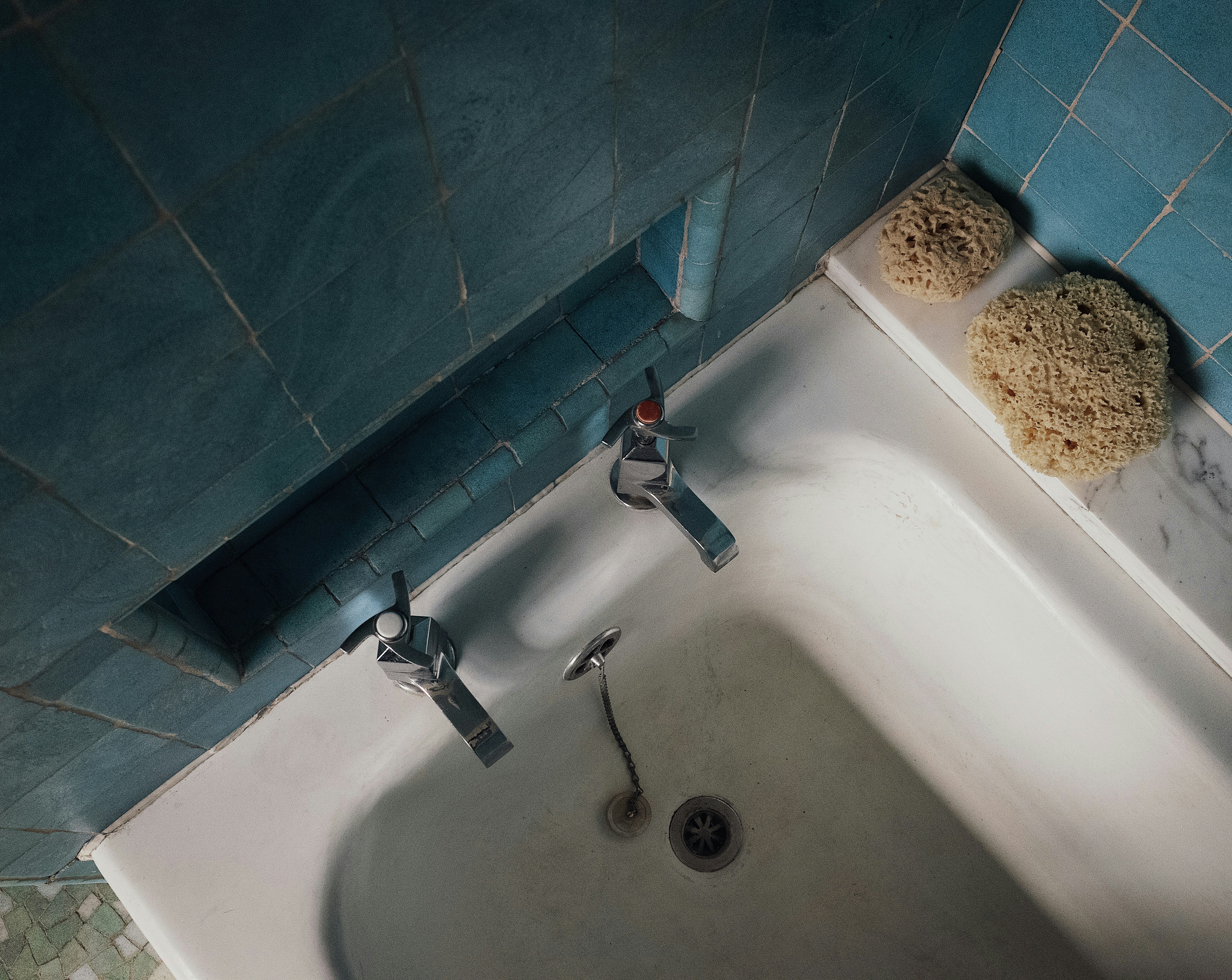 Débouchage de douche et baignoire à Strasbourg – retrait de cheveux et savon